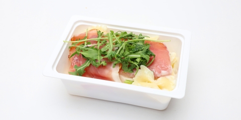 Fekete-erdei sonkás, krémsajtos farfalle rukkolával, parmezánnal
