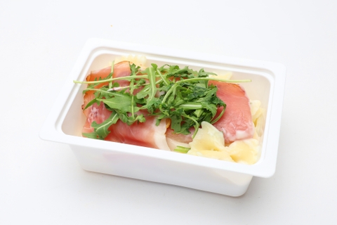 Fekete-erdei sonkás, krémsajtos farfalle rukkolával, parmezánnal