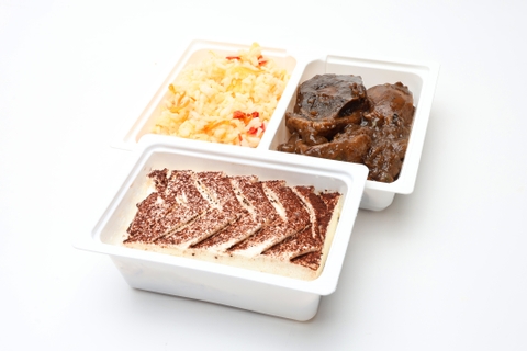 Vörösboros gombapörkölt, pirított zöldséges rizs, Jófalat tiramisu (140g)