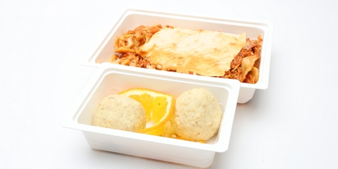 Zöldséges lasagne tofuval , Zabpelyhes túrógombóc (130g), narancsos joghurtöntet (150g) Zöldséges lasagne tofuval , Zabpelyhes túrógombóc (130g), narancsos joghurtöntet (150g)