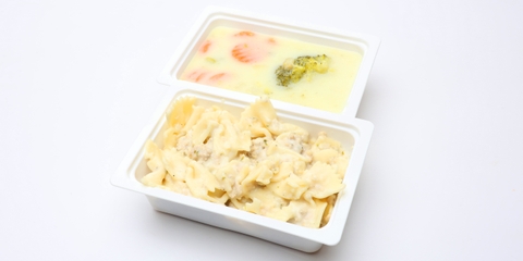 Tejfölös zöldségleves, Tejszínes-fokhagymás farfalle csirkehússal, parmezán