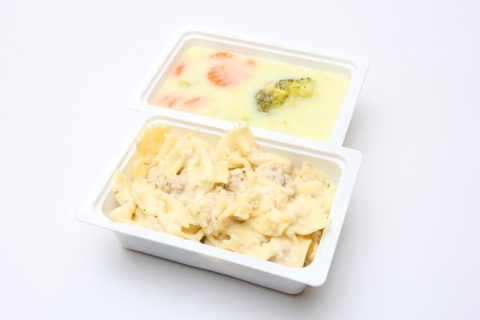 Tejfölös zöldségleves, Tejszínes-fokhagymás farfalle csirkehússal, parmezán