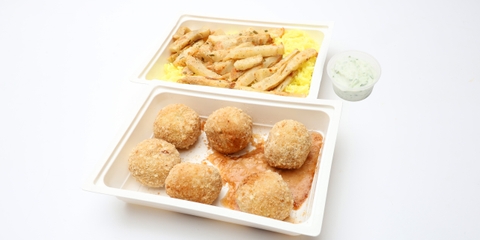 Fűszeres zeller hasábok,  kurkumás rizs, tzatziki, Szilvatöltelékes gombóc (200g)