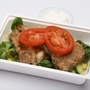 Görögös grill tarja nyári salátával, feta sajtos tejföl