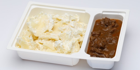 Vörösboros szarvaspörkölt, túrós csusza