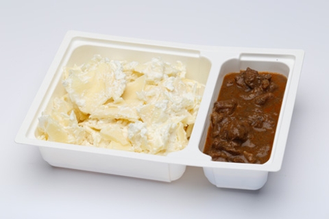 Vörösboros szarvaspörkölt, túrós csusza
