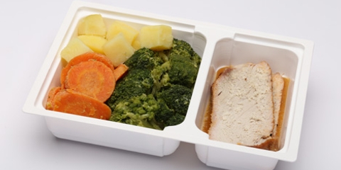 Köményes sertéssült, zöldségek, burgonya