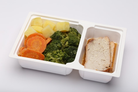 Köményes sertéssült, zöldségek, burgonya