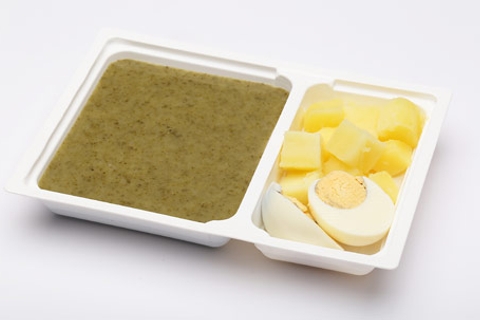 Sóskafőzelék, főtt burgonya, főtt tojás Sóskafőzelék, főtt burgonya, főtt tojás