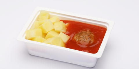 Paradicsomos húsgombóc, főtt burgonya Paradicsomos húsgombóc, főtt burgonya