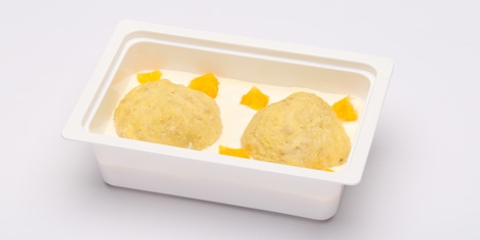 Zabpelyhes túrógombóc (130g), narancsos joghurtöntet (150g)