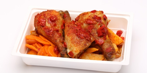 Peri-peri csirkecomb (chilis-fokhagymás csirke alsócombok), zöldséges burgonya