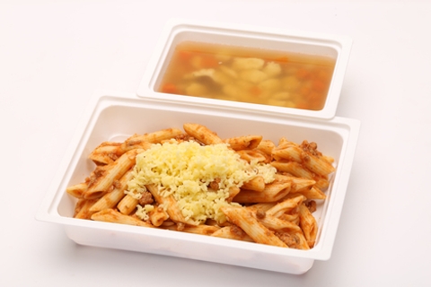 Erőleves zöldséggel, tésztával, Húsos penne