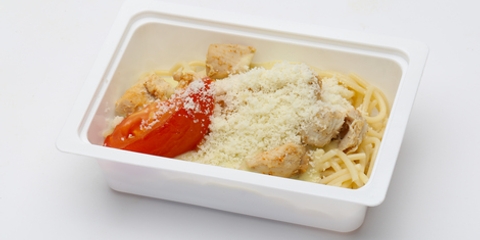 Avokádós-csirkés spagetti parmezánnal