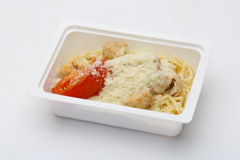 Avokádós-csirkés spagetti parmezánnal