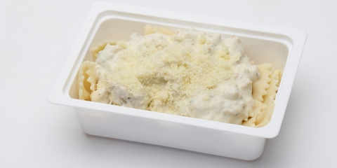 Krémes-fokhagymás farfalle csirkehússal, parmezán Krémes-fokhagymás farfalle csirkehússal, parmezán