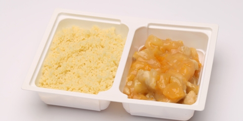 Csirkemellfilé narancshéjas, aszalt barackos szószban, kuszkusz Csirkemellfilé narancshéjas, aszalt barackos szószban, kuszkusz