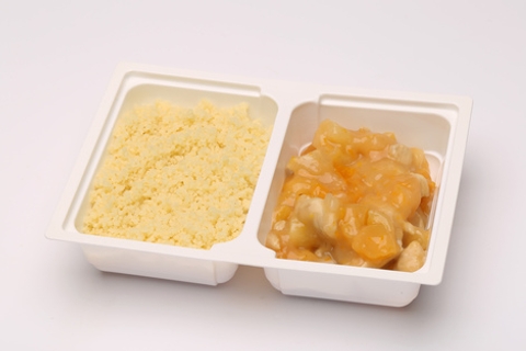 Csirkemellfilé narancshéjas, aszalt barackos szószban, kuszkusz Csirkemellfilé narancshéjas, aszalt barackos szószban, kuszkusz