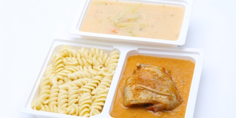 Tejfölös zöldbableves, Csirkefelsőcomb paprikás, fusilli tészta