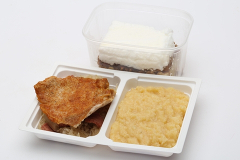 Elzászi sertésszelet (párolt savanyú káposzta), hagymás törtburgonya, Máglyarakás (200g)