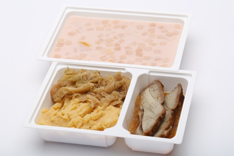 Almás, barackos ribizlileves, Pulykacombfilé sütve, törtburgonya, párolt káposzta