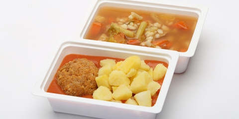 Zöldségleves tarhonyával, Paradicsomos húsgombóc, főtt burgonya