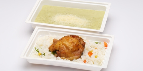 Parmezános brokkolikrémleves, Sült csirkecomb (felső), Zöldséges rizs