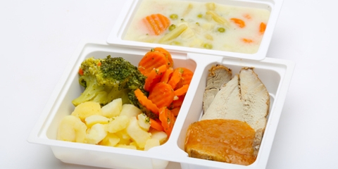 Tejfölös zöldségleves, Köményes sertéssült, zöldségek, burgonya