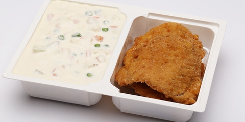 Rántott pulykamell, Bécsi burgonyasaláta (ecetes, hagymás) Rántott pulykamell, Bécsi burgonyasaláta (ecetes, hagymás)