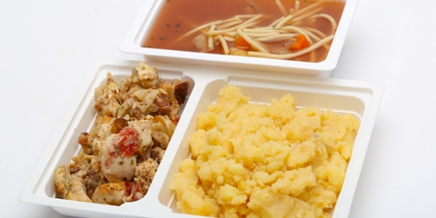 Olasz zöldségleves , Ördögi csirkefalatok , törtburgonya