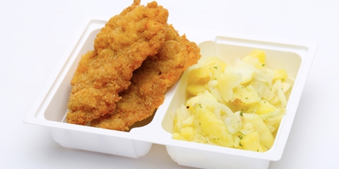 Rántott pulykamell, Bécsi burgonyasaláta (ecetes, hagymás)