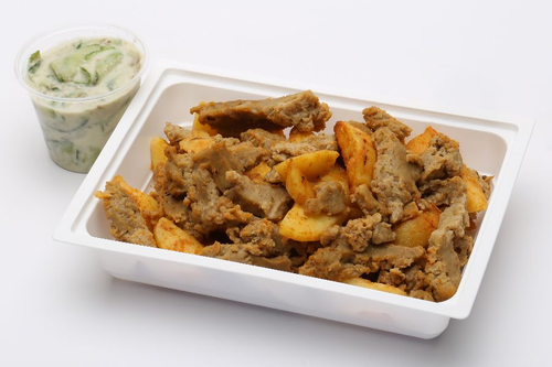 Szejtán gyros, tepsis burgonya, fokhagymás uborkás öntet